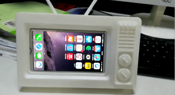 一技術(shù)宅的腦洞：3D打印復(fù)古電視機竟能‘吃掉’手機！